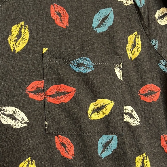 NWOT Torrid Womens Black Multicolor Lips Cotton Short Sleeve Top 1X PLUS - Picture 3 of 9